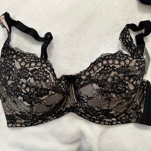 Gorgeous Frederick’s of Hollywood bra NWT